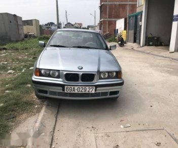 BMW 3 Series  320i  1998 - Bán ô tô BMW 3 Series 320i sản xuất 1998, màu bạc, giá chỉ 115 triệu