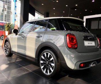 Mini Cooper 2016 - Cần bán Mini Cooper S 5 cửa Moonwalk Grey, nhập khẩu từ Anh Quốc