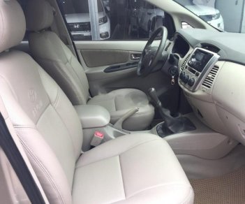 Toyota Innova 2.0E 2015 - Bán xe Toyota Innova 2.0E 2015 số sàn, giá tốt