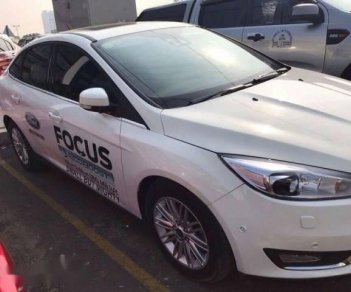 Ford Focus 2017 - Bán Ford Focus đời 2017, màu trắng