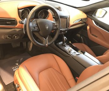 Maserati 2018 - Bán xe Maserati Levante màu đỏ nhập khẩu mới 100%, bán Maserati Levante giá tốt nhất