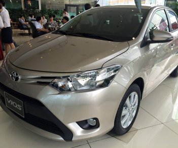 Toyota Vios E 2018 - Cần bán xe Toyota Vios E số sàn 2018, màu vàng cát