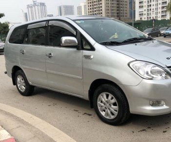 Toyota Innova 2.0G 2010 - Vợ chồng chị Thu cần bán gấp Innova G 2010, màu cát vàng