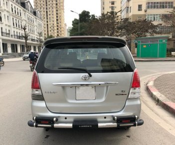 Toyota Innova 2.0G 2010 - Vợ chồng chị Thu cần bán gấp Innova G 2010, màu cát vàng