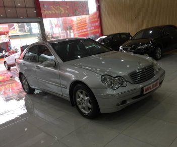 Mercedes-Benz C class C200 2003 - Cần bán gấp Mercedes C200 2003, màu bạc số tự động