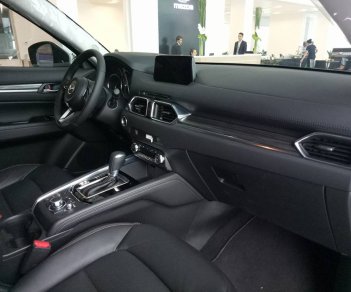 Mazda CX 5 2.5 FWD 2018 - Bán CX-5 2.5 1 cầu màu trắng, có xe giao ngay trong 3 ngày, hỗ trợ vay ngân hàng 90%. Lh 0938 907 088 Toàn Mazda