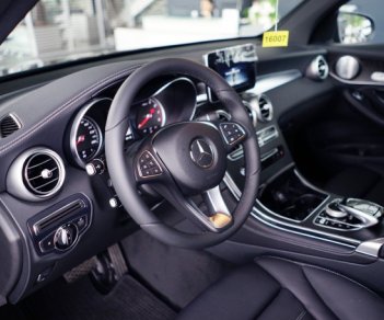 Mercedes-Benz Smart GLC 300 4MATIC 2018 - Bán xe Mercedes GLC 300 màu đỏ giá tốt. Giao xe ngay