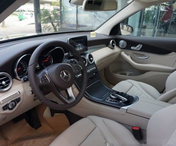 Mercedes-Benz Smart GLC 300 4MATIC 2018 - Bán xe Mercedes GLC 300 màu trắng giá tốt. Giao xe ngay