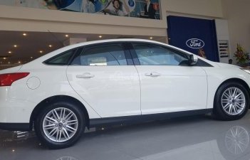 Ford Focus Titanium 1.5L Ecoboost AT 2017 - Bán Ford Focus Titanium 1.5 AT Ecoboost Sedan, sản xuất 2017 giá cạnh tranh nhất hiện nay