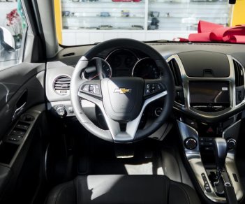 Chevrolet Cruze LT 1.6L 2017 - Chevrolet Phú Mỹ Hưng khuyến mãi đầu năm với 40tr-- Hỗ trợ ngân hàng 90-100% trên cả nước