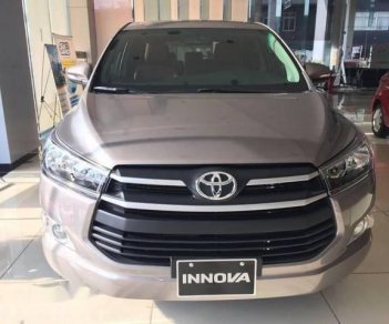 Toyota Innova 2018 - Bán ô tô Toyota Innova đời 2018, màu xám