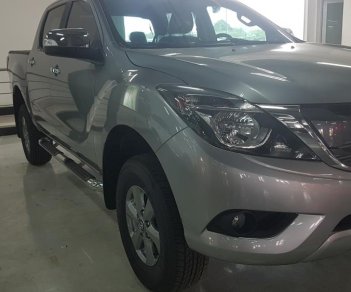 Mazda BT 50 2.2 MT 2017 - Bán Mazda BT 50 2.2 MT màu bạc, hỗ trợ vay 80% giá trị xe. LH 0938097488