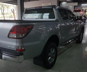 Mazda BT 50 2.2 MT 2017 - Bán Mazda BT 50 2.2 MT màu bạc, hỗ trợ vay 80% giá trị xe. LH 0938097488