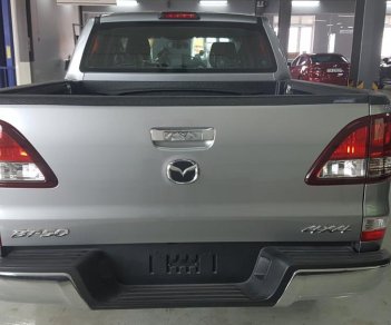 Mazda BT 50 2.2 MT 2017 - Bán Mazda BT 50 2.2 MT màu bạc, hỗ trợ vay 80% giá trị xe. LH 0938097488