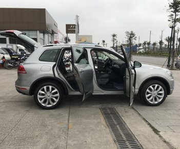 Volkswagen Toquareg V6 3.6 2016 - Cần bán Volkswagen Toquareg V6 3.6 năm 2016, màu bạc, nhập khẩu nguyên chiếc