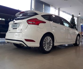 Ford Focus 1.5 Sport AT 5D 2018 - Bán xe Ford Focus 1.5 Sport AT 5D sản xuất 2018, màu trắng