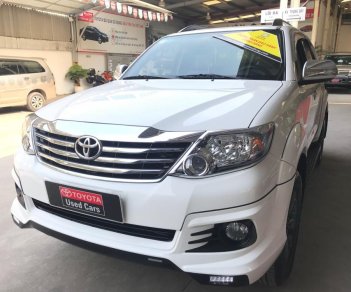 Toyota Fortuner TRD V 4X2 2015 - Cần bán xe Toyota Fortuner TRD V 4X2 năm sản xuất 2015, màu trắng, hỗ trợ giá tốt