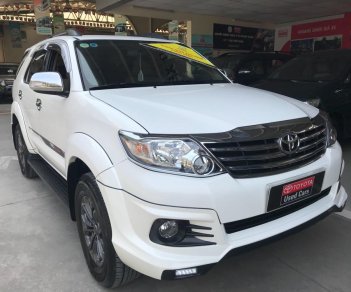 Toyota Fortuner TRD V 4X2 2015 - Cần bán xe Toyota Fortuner TRD V 4X2 năm sản xuất 2015, màu trắng, hỗ trợ giá tốt