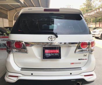 Toyota Fortuner TRD V 4X2 2015 - Cần bán xe Toyota Fortuner TRD V 4X2 năm sản xuất 2015, màu trắng, hỗ trợ giá tốt