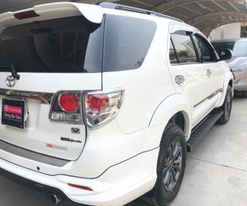 Toyota Fortuner TRD V 4X2 2015 - Cần bán xe Toyota Fortuner TRD V 4X2 năm sản xuất 2015, màu trắng, hỗ trợ giá tốt