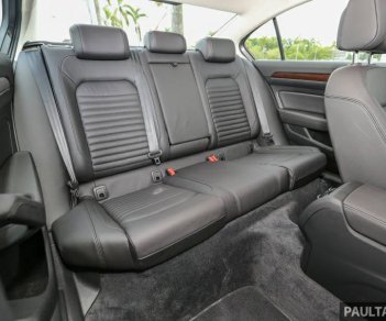 Volkswagen Passat 2018 - Bán xe Volkswagen Passat năm 2018, màu đen, xe nhập