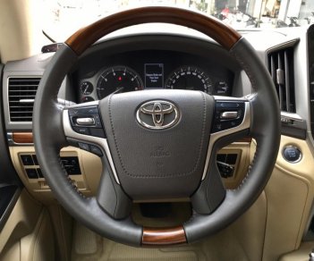 Toyota Land Cruiser VX 2016 - Bán xe Toyota Land Cruiser VX 2017, màu đen, biển Hà Nội giá tốt xe siêu lứơt mới 99%