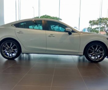 Mazda 6 Premium 2018 - Bán Mazda 6 2.0 2018, đủ màu, có xe giao ngay. Hỗ trợ vay 90% lãi suất chỉ từ 6.9%/năm, Lh 0938 907 088 Toàn Mazda