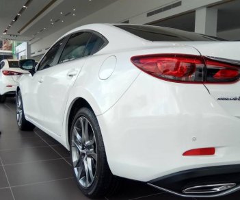 Mazda 6 Premium 2018 - Bán Mazda 6 2.0 2018, đủ màu, có xe giao ngay. Hỗ trợ vay 90% lãi suất chỉ từ 6.9%/năm, Lh 0938 907 088 Toàn Mazda