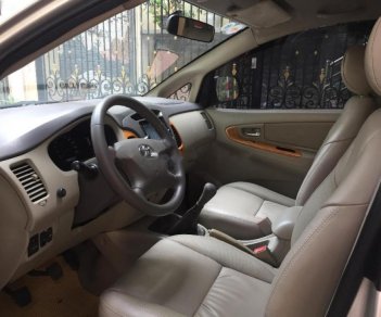 Toyota Innova 2.0G 2011 - Bán ô tô Toyota Innova 2.0G sản xuất 2011, màu bạc chính chủ giá cạnh tranh