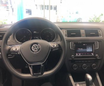 Volkswagen Jetta 2017 - Bán Volkswagen Jetta sản xuất năm 2017, nhập khẩu nguyên chiếc, chỉ cần 270 triệu, có nhiều màu để lựa chọn
