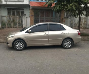 Toyota Vios E 2010 - Cần bán Toyota Vios E năm sản xuất 2010, màu vàng giá cạnh tranh