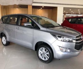 Toyota Innova 2018 - Bán ô tô Toyota Innova sản xuất năm 2018, màu bạc, 743 triệu