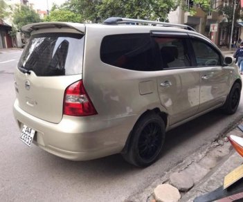 Nissan Grand livina AT 2010 - Cần bán Nissan Grand livina AT đời 2010, màu vàng, giá tốt