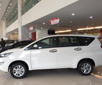 Toyota Innova 2.0E  2018 - Bán Toyota Innova 2.0E 2018, tặng bảo hiểm thân vỏ và bộ phụ kiện chính hãng, LH 0988611089