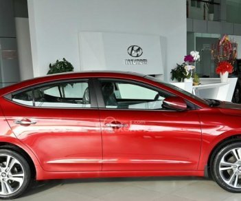 Hyundai Elantra 2.0AT 2018 - Bán xe Hyundai Elantra sản xuất năm 2018 2.0AT, màu đỏ giá tốt