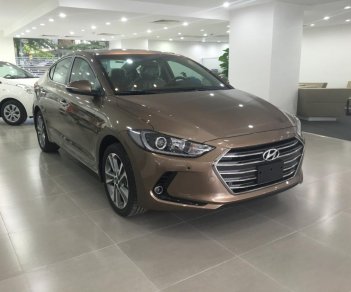 Hyundai Elantra 2018 - Bán Hyundai Elantra Sport 1.6 Turbo màu vàng cát, vàng be, có xe sẵn giao ngay