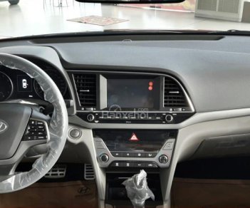 Hyundai Elantra 2.0AT 2018 - Bán xe Hyundai Elantra sản xuất năm 2018 2.0AT, màu đỏ giá tốt