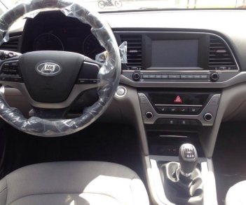 Hyundai Elantra 2018 - Bán Hyundai Elantra 2018 số sàn, màu trắng, giá tốt LH 0939593770