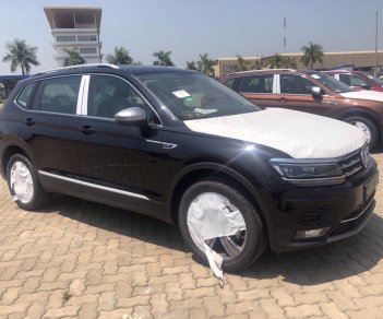 Volkswagen Tiguan 2.0  2018 - Cần bán xe Volkswagen Tiguan 2.0 tu bô tăng áp 2018, màu đen, nhập khẩu
