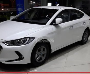 Hyundai Elantra 2018 - Bán Hyundai Elantra 2018 số sàn, màu trắng, giá tốt LH 0939593770