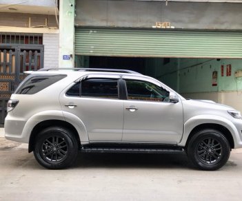 Toyota Fortuner G 2016 - Bán xe Fortuner G 2016, xe gia đình sử dụng đi ít, mới đi 25.000km, 1 đời chủ, bảo dưỡng đầy đủ, mới cứng 99%