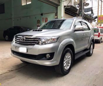 Toyota Fortuner G 2014 - Bán xe Toyota Fortuner G Sx 2014 màu bạc. Xe gia đình sử dụng kỹ đi ít, 1 đời chủ, bảo dưỡng đầy đủ, nước sơn zin 90%