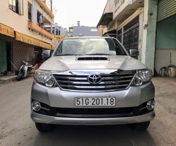 Toyota Fortuner G 2016 - Bán xe Fortuner G 2016, xe gia đình sử dụng đi ít, mới đi 25.000km, 1 đời chủ, bảo dưỡng đầy đủ, mới cứng 99%