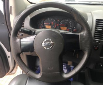 Nissan Navara LE 2.5MT 4WD 2011 - Bán xe Nissan Navara LE 2.5MT 4WD năm 2011, màu bạc, xe nhập 