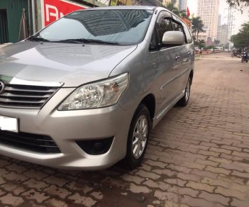 Toyota Innova E 2013 - Bán xe Toyota Innova E năm 2013, màu bạc, hỗ trợ ngân hàng lên tới 70%