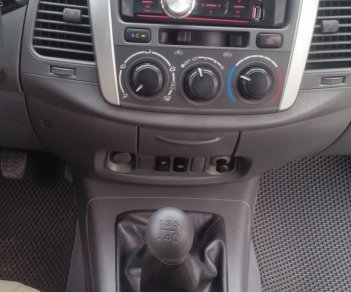 Toyota Innova 2.0E 2012 - Bán Toyota Innova 2.0E đời 2012, màu ghi