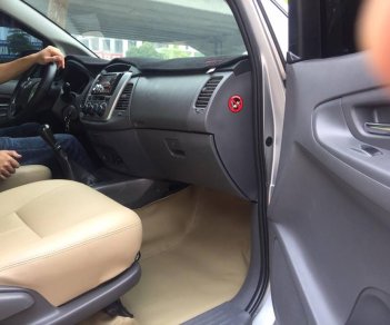 Toyota Innova E 2013 - Bán xe Toyota Innova E năm 2013, màu bạc, hỗ trợ ngân hàng lên tới 70%