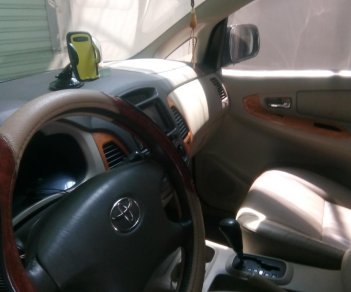 Toyota Innova V 2010 - Bán xe Toyota Innova V năm 2010, màu bạc 