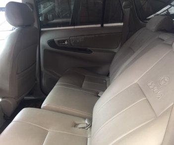 Toyota Innova E 2016 - Cần bán xe Toyota Innova E số sàn năm 2016, màu bạc