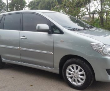 Toyota Innova 2.0E 2012 - Bán Toyota Innova 2.0E đời 2012, màu ghi